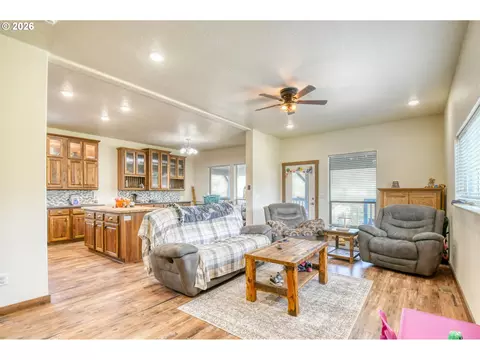 2221 NW Furnish Ave, Pendleton, OR 97801 photo 5