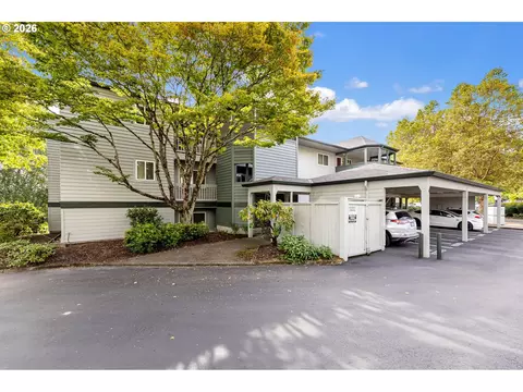 4990 S Landing Dr # 202, Portland, OR 97239