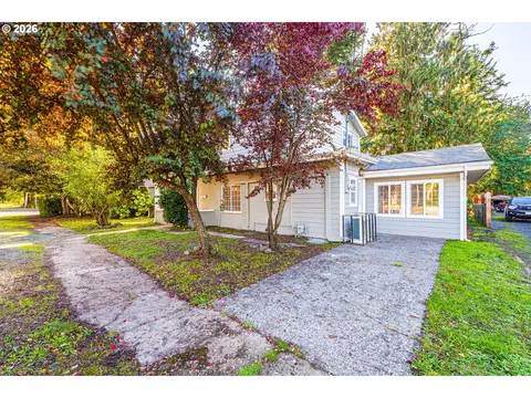 816 14th Ave, Sweet Home, OR 97386