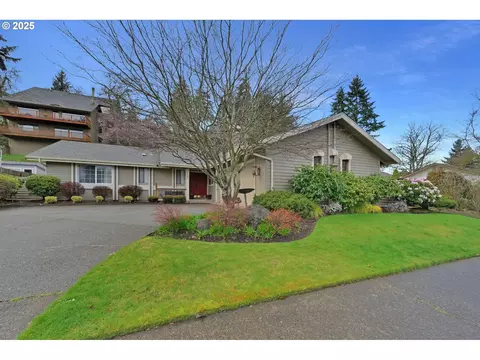2080 Ridgeway Dr, Eugene, OR 97401