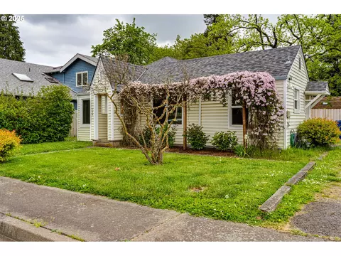 144 W K St, Springfield, OR 97477