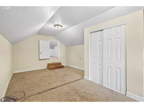 Bedroom - 716 F St, Springfield, OR 97477 photo 7 of 11