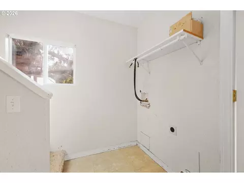 Other - 716 F St, Springfield, OR 97477 photo 6 of 8