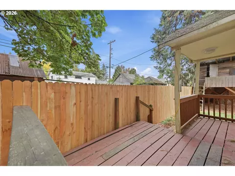 Exterior - 716 F St, Springfield, OR 97477 photo 8 of 8