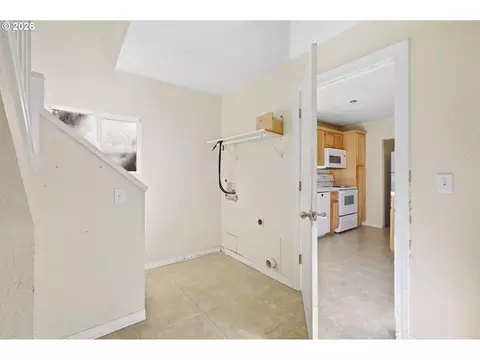 Other - 716 F St, Springfield, OR 97477 photo 5 of 8