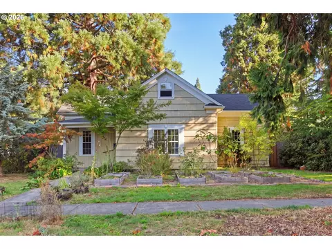 Exterior - 716 F St, Springfield, OR 97477 photo 5 of 8