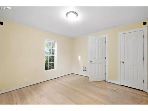 Bedroom - 716 F St, Springfield, OR 97477 photo 3 of 11