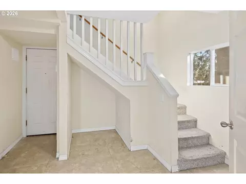 Entry Way - 716 F St, Springfield, OR 97477 photo 1 of 1