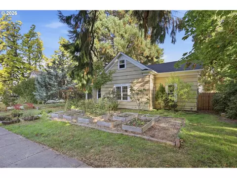 Other - 716 F St, Springfield, OR 97477 photo 3 of 8