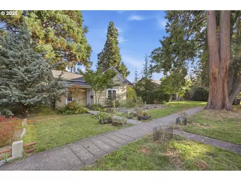Exterior - 716 F St, Springfield, OR 97477 photo 6 of 8