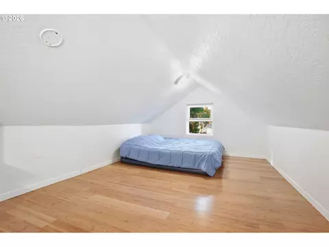 Bedroom - 716 F St, Springfield, OR 97477 photo 11 of 11