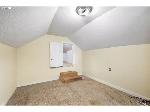 Bedroom - 716 F St, Springfield, OR 97477 photo 8 of 11