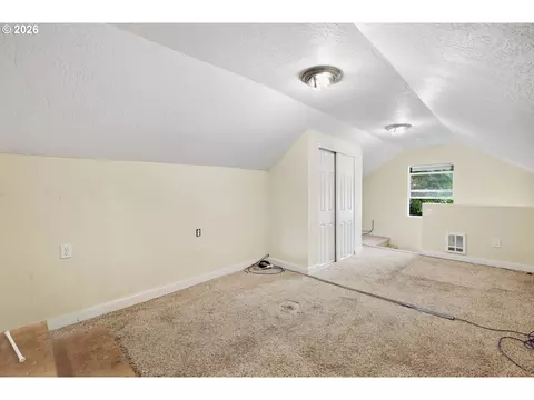 Bedroom - 716 F St, Springfield, OR 97477 photo 5 of 11