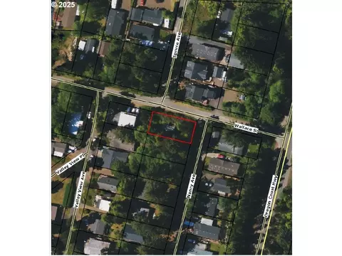 110 Wallace St, Lincoln City, OR 97367