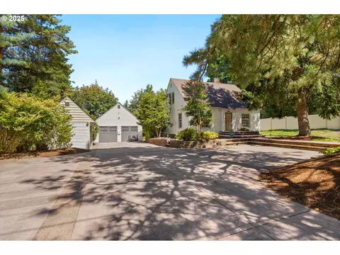 14629 NE Halsey St, Portland, OR 97230