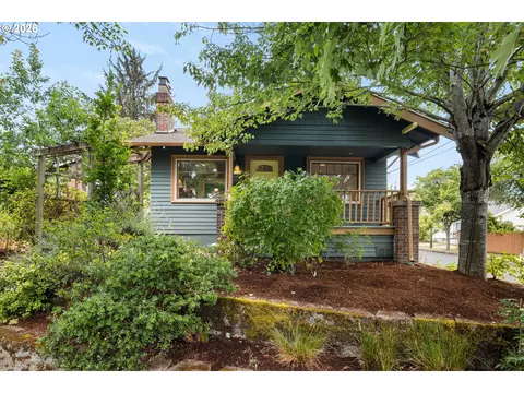 7549 N Albina Ave, Portland, OR 97217
