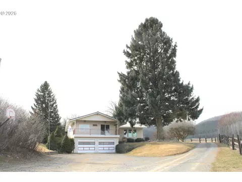 42274 Pocahontas Rd, Baker City, OR 97814