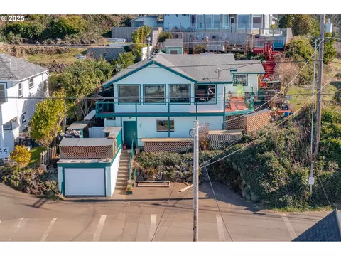 34 NE Williams Ave, Depoe Bay, OR 97341
