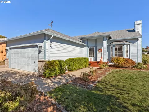 Exterior - 1002 40th St, Washougal, WA 98671 photo 1 of 9