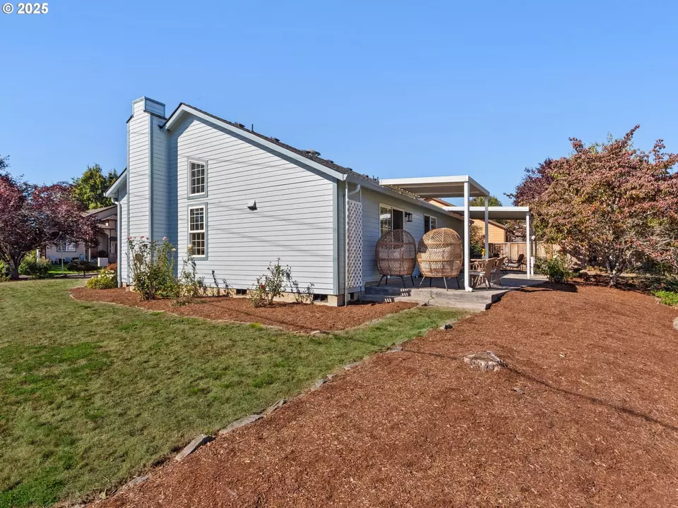 Exterior - 1002 40th St, Washougal, WA 98671 photo 3 of 9