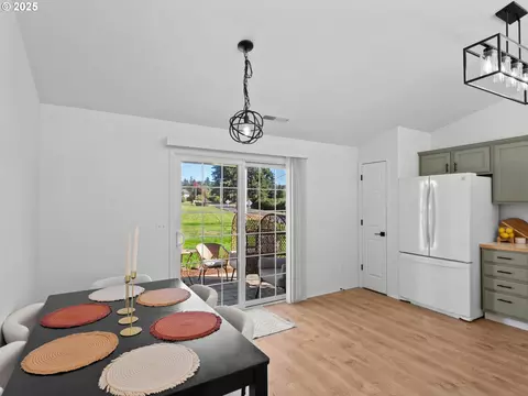 Dining - 1002 40th St, Washougal, WA 98671 photo 1 of 1