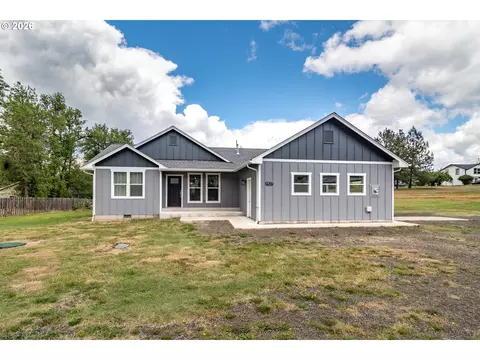 1927 W Duke Rd, Sutherlin, OR 97479