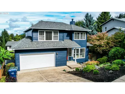 760 Woodcrest Dr, Springfield, OR 97477