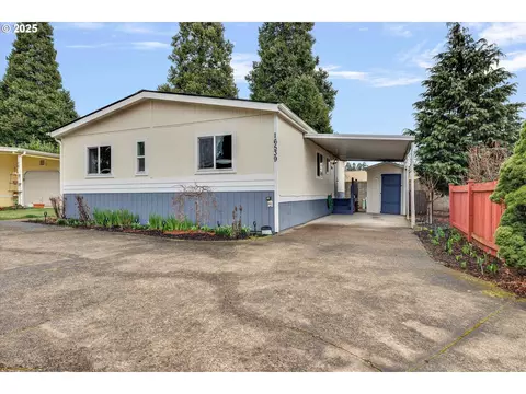 16539 SE Hearthwood Dr, Clackamas, OR 97015
