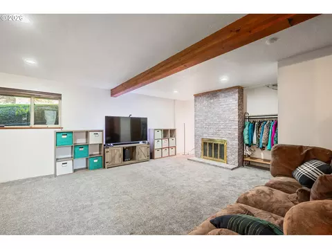 Living - 13 Judith Pl, Longview, WA 98632 photo 4 of 6
