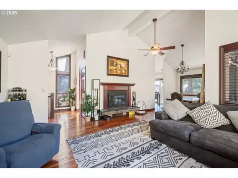 Living - 13 Judith Pl, Longview, WA 98632 photo 3 of 6