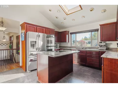 Kitchen - 13 Judith Pl, Longview, WA 98632 photo 1 of 4