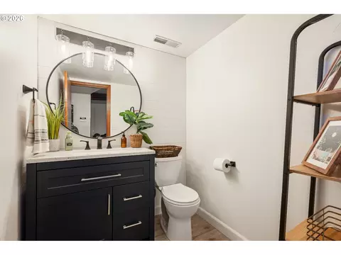 Bath - 13 Judith Pl, Longview, WA 98632 photo 4 of 4