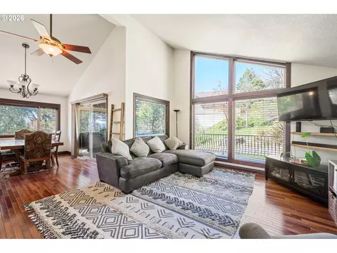 Living - 13 Judith Pl, Longview, WA 98632 photo 2 of 6