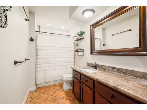 Bath - 13 Judith Pl, Longview, WA 98632 photo 3 of 4