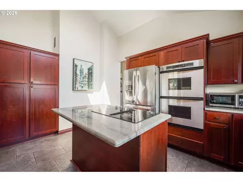 Kitchen - 13 Judith Pl, Longview, WA 98632 photo 2 of 4