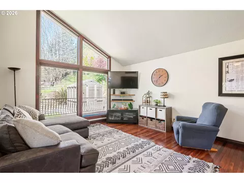 Living - 13 Judith Pl, Longview, WA 98632 photo 1 of 6