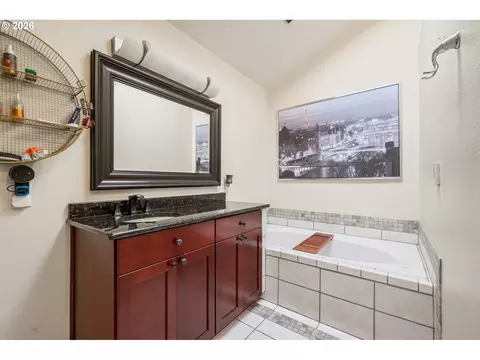 Bath - 13 Judith Pl, Longview, WA 98632 photo 1 of 4