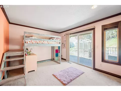 Bedroom - 13 Judith Pl, Longview, WA 98632 photo 5 of 6