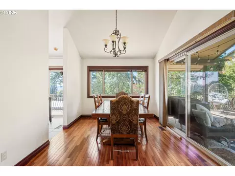 Dining - 13 Judith Pl, Longview, WA 98632 photo 1 of 2