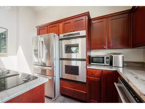Kitchen - 13 Judith Pl, Longview, WA 98632 photo 3 of 4