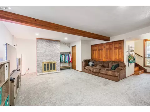 Living - 13 Judith Pl, Longview, WA 98632 photo 5 of 6