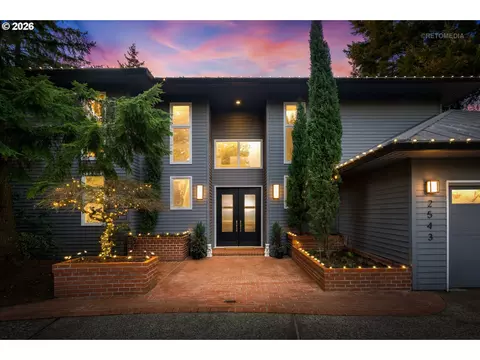 2543 Palisades Crest Dr, Lake Oswego, OR 97034