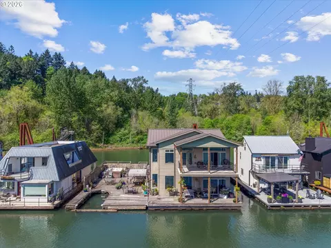 7720 S Macadam Ave #12, Portland, OR 97219