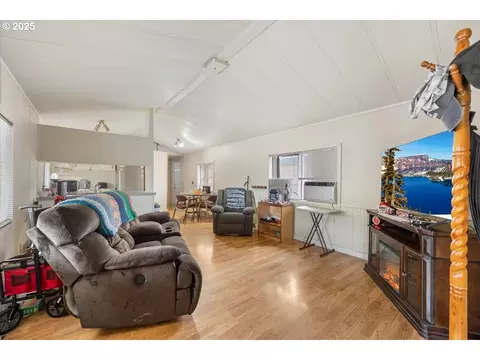 90 SE Darrell Ave, Winston, OR 97496 photo 3