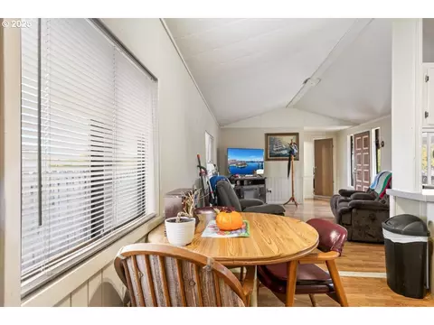 90 SE Darrell Ave, Winston, OR 97496 photo 7