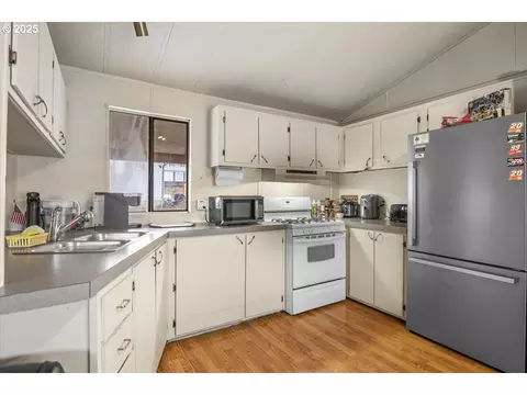 90 SE Darrell Ave, Winston, OR 97496 photo 5