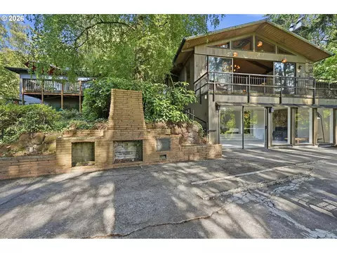 3700 SEllis St, Portland, OR 97202