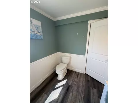 Bath - 303 NE Anvidon St, Pendleton, OR 97801 photo 6 of 6