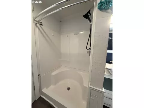 Bath - 303 NE Anvidon St, Pendleton, OR 97801 photo 1 of 6