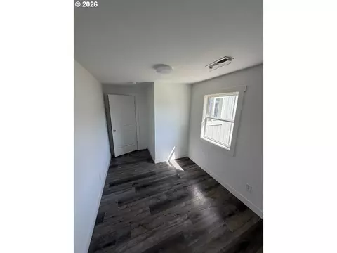 Bedroom - 303 NE Anvidon St, Pendleton, OR 97801 photo 2 of 3